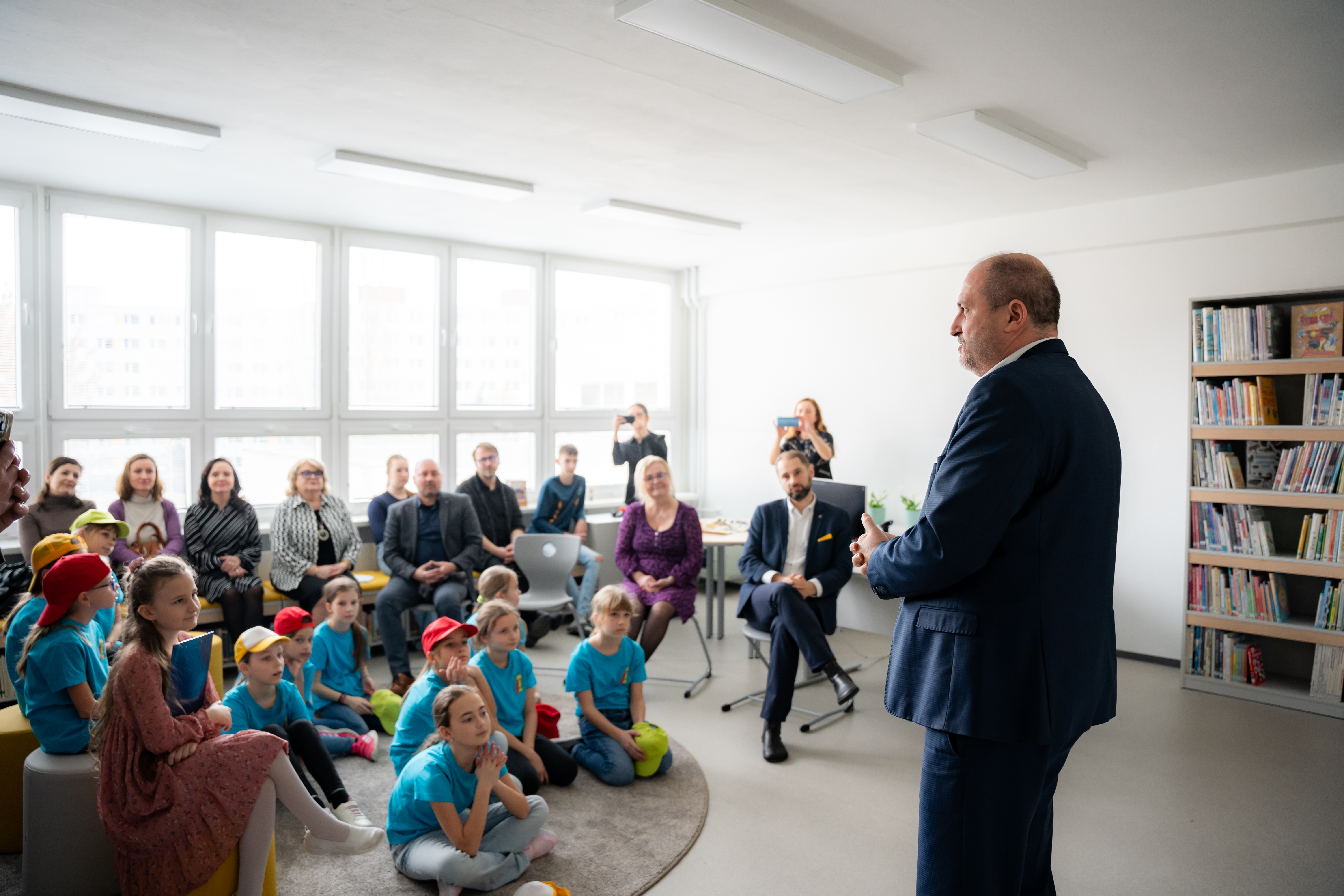 Slavnostne otvorenie zrekonstruovanej pobocky kniznice - ZS L. Fullu-17